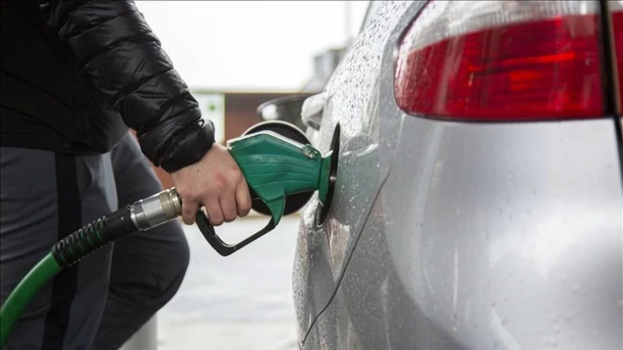 Benzine rekor Zam: Pompa Fiyatları Bir Gecede Değişti