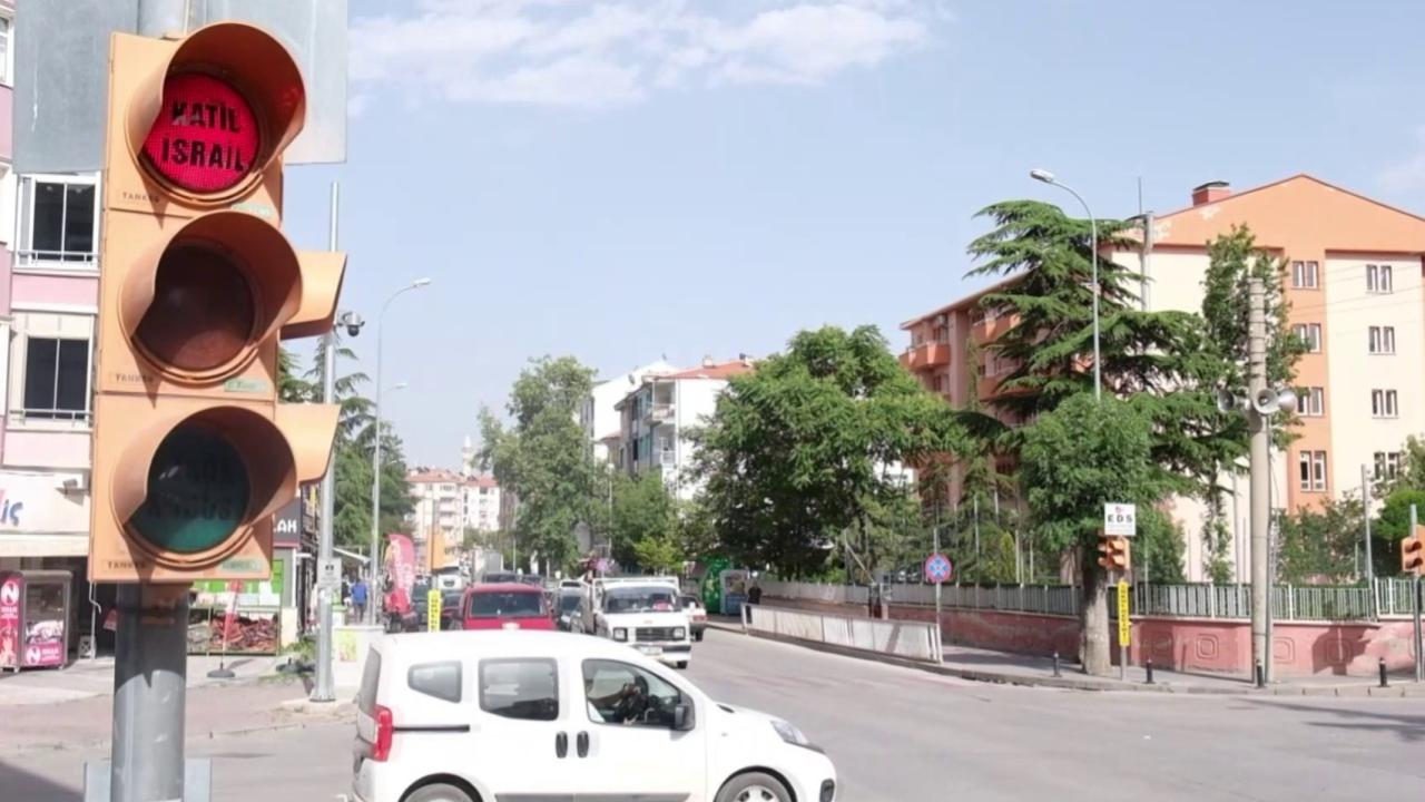 Trafik Işıklarında 4. Renk Dönemi: Beyaz Işık Ne Anlama Geliyor?